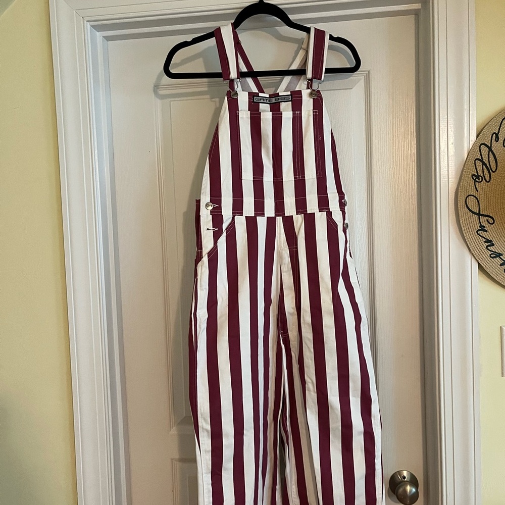 Maroon and white game day bibs
